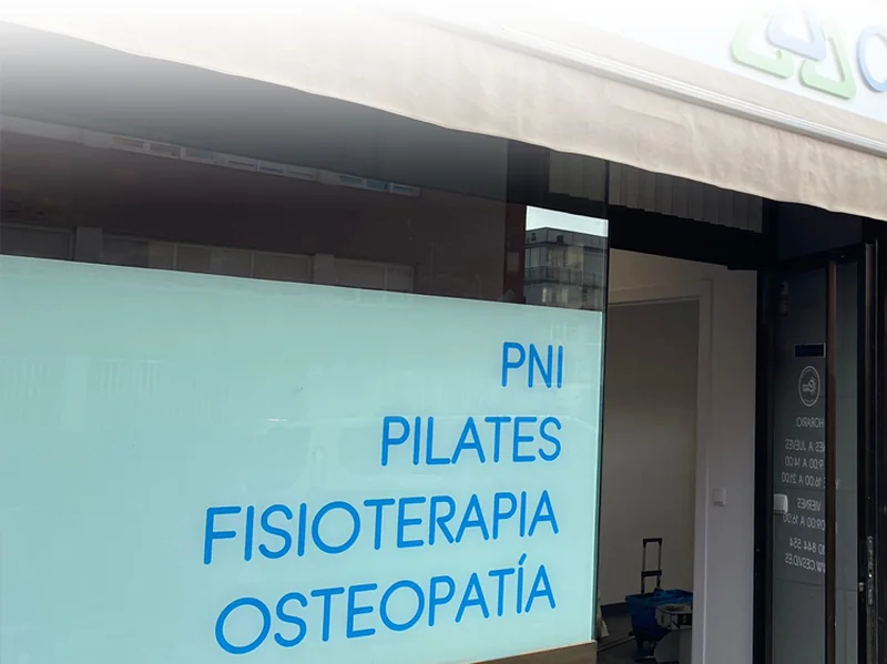 El escaparate de CESVID con sus cuatro servicios: PNI, pilates, fisioterapia y osteopatía