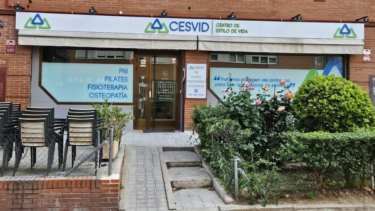 Fachada de CESVID en la calle del Pico Balaitus, 40, Madrid